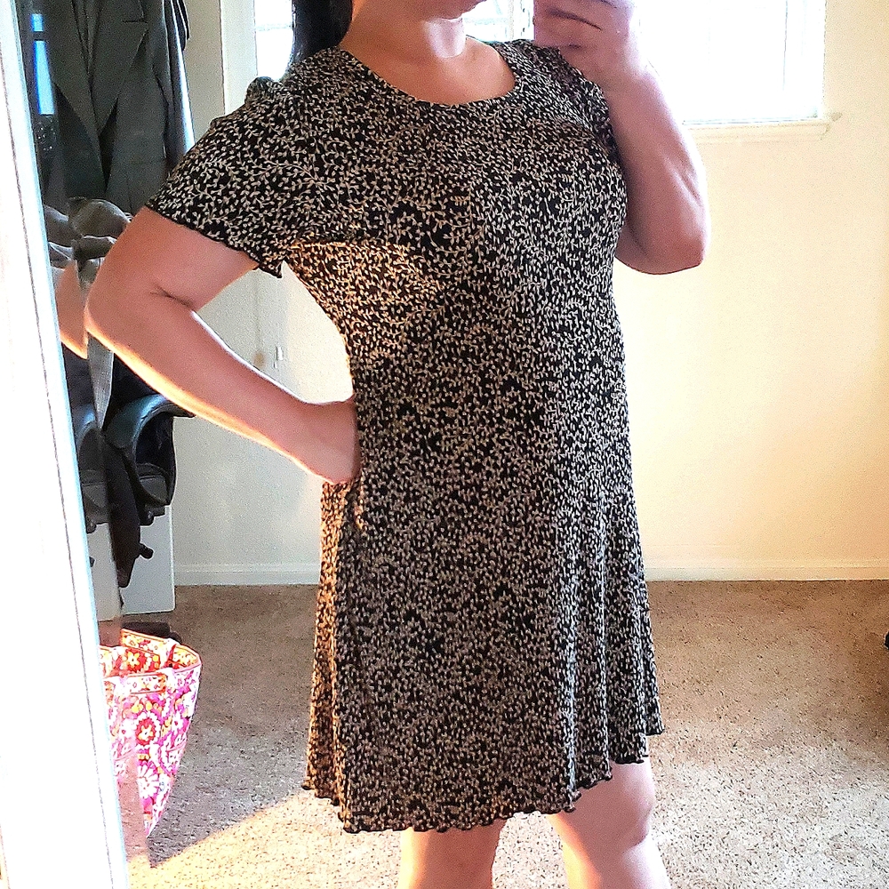 Dressbarn Dress Black and Cream Size XL Stretch Crinkle Fabric